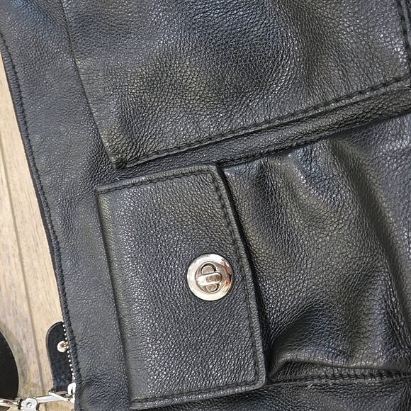 Roots The Villager Cervino Pebbled Black Leather Crossbody Bag - Picture 4 of 14